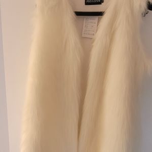 Faux fur ivory vest